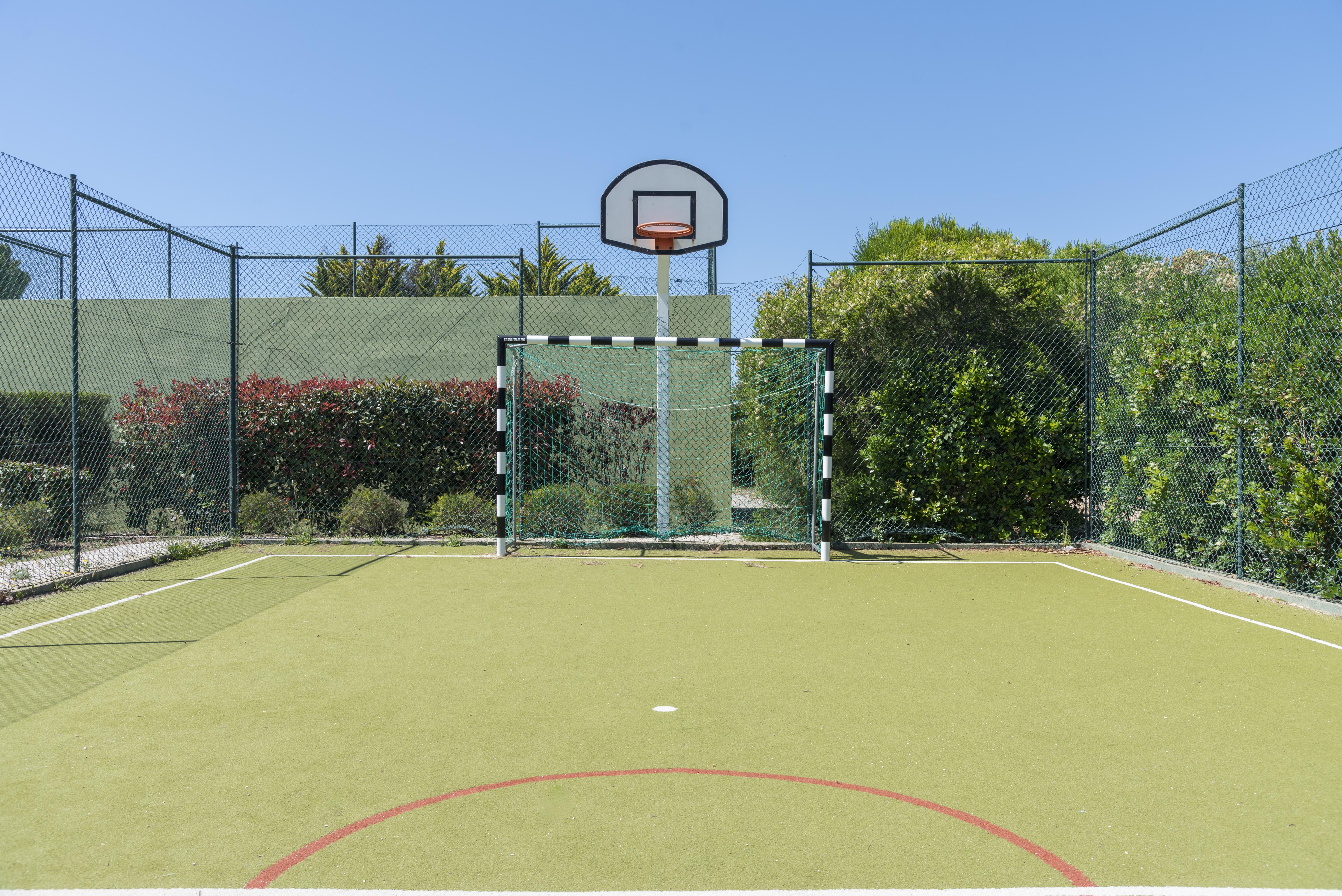 Vale Da Lapa Village Resort Carvoeiro  Exterior foto The basketball and netball goals