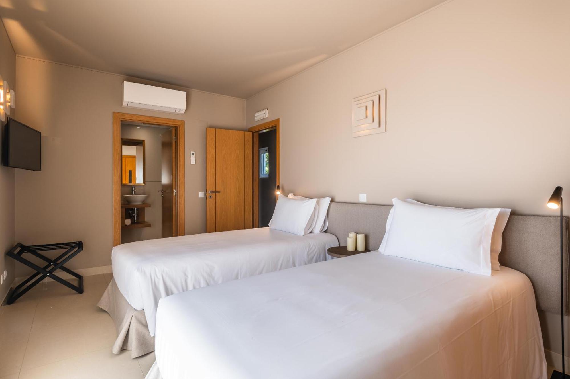 Vale Da Lapa Village Resort Carvoeiro  Exterior foto A room at the hotel