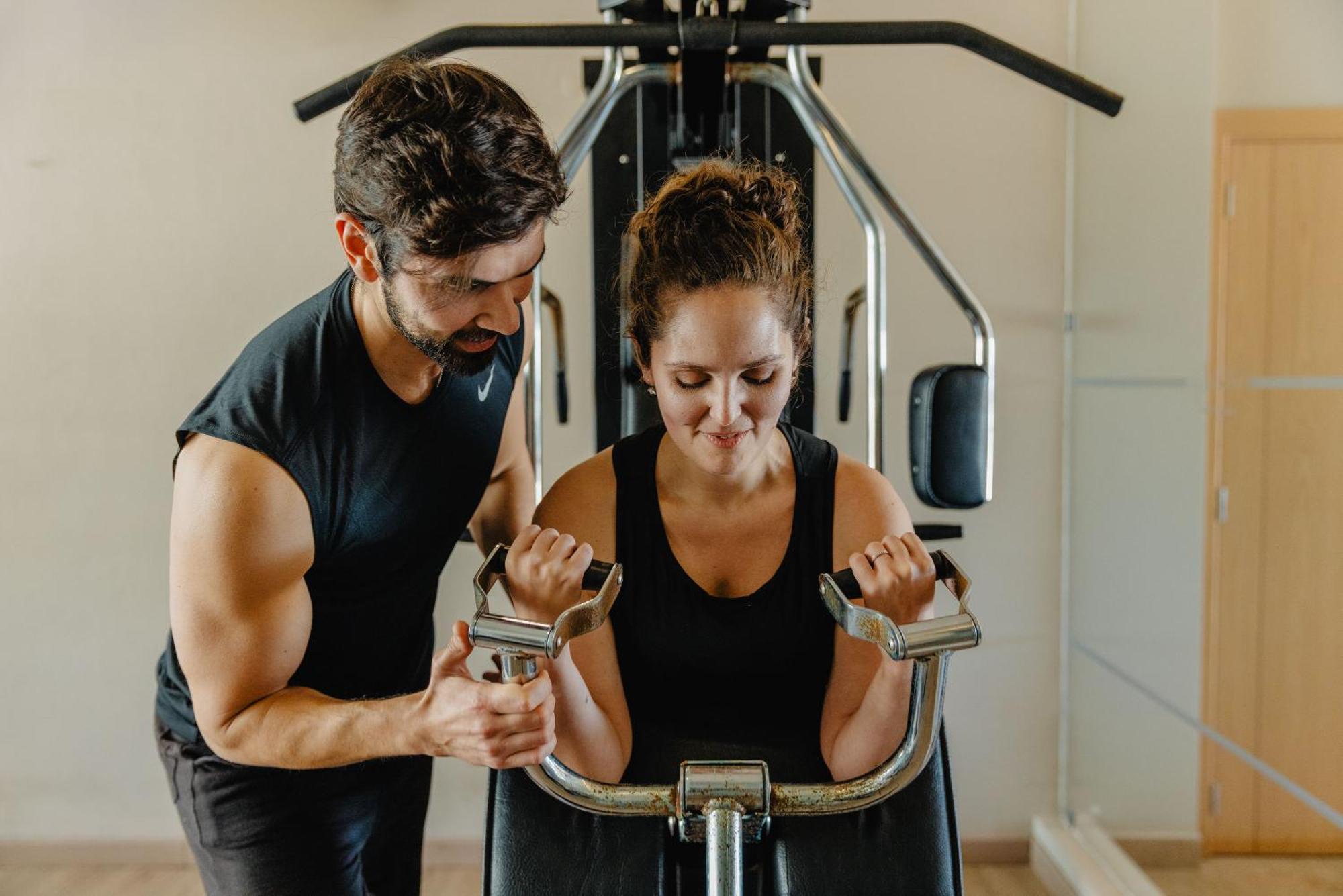 Vale Da Lapa Village Resort Carvoeiro  Exterior foto Personal trainer assisting a woman on a machine