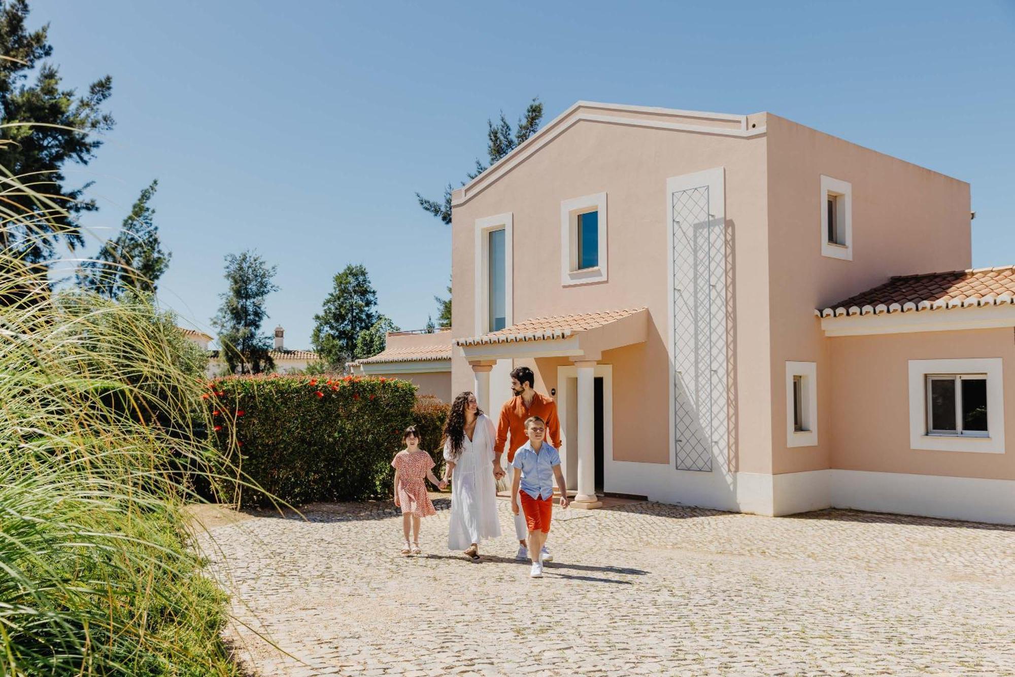 Vale Da Lapa Village Resort Carvoeiro  Exterior foto A family in Quinta do Lago